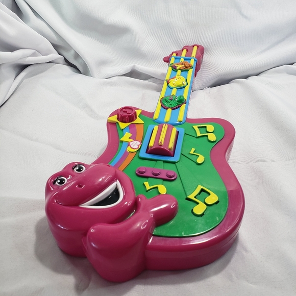 🌞SOLD🌞Barney The Dinosaur Purple Musical Toy Guitar Jakks Pacific 17 Inch 2007 - Picture 5 of 9